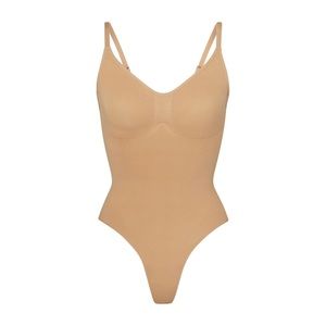 SKIMS SEAMLESS SCULPT THONG BODYSUIT - L